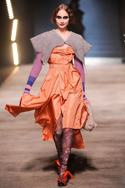 Look 48